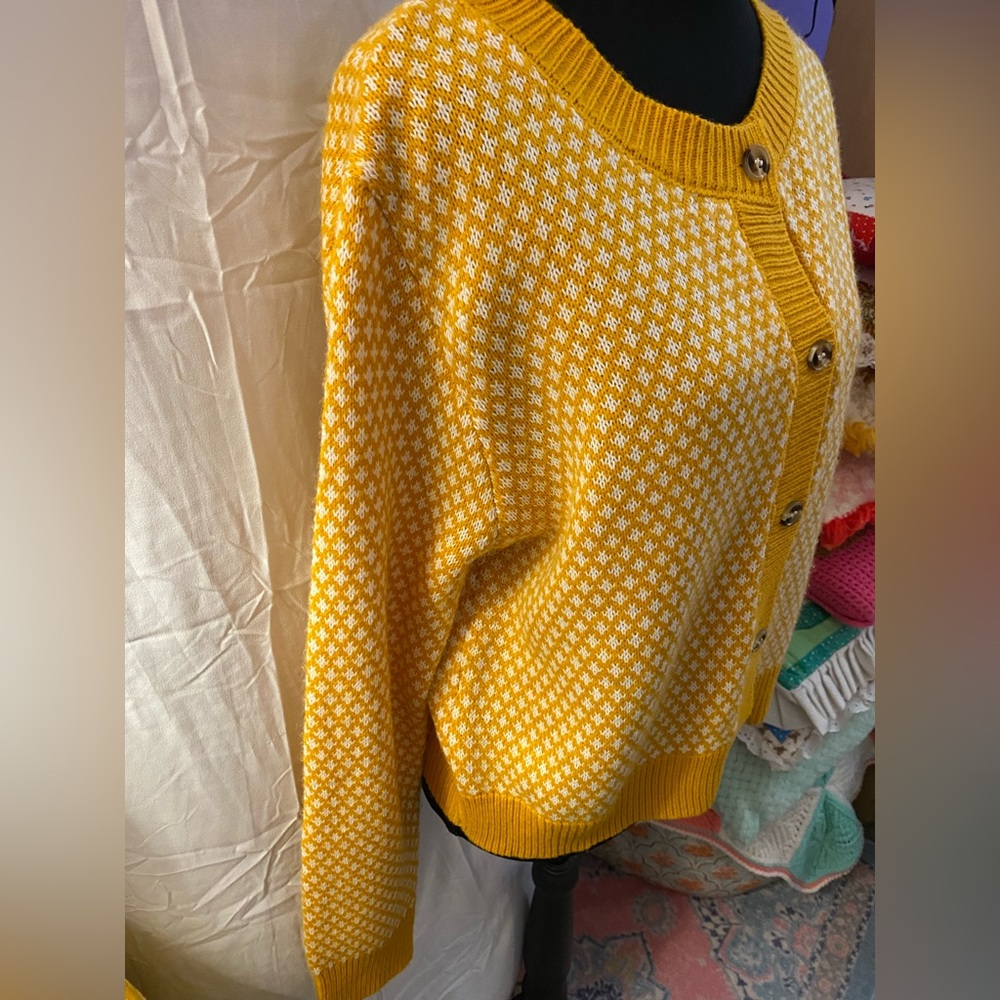 Chic Mustard Patterned Cardigan - image 4